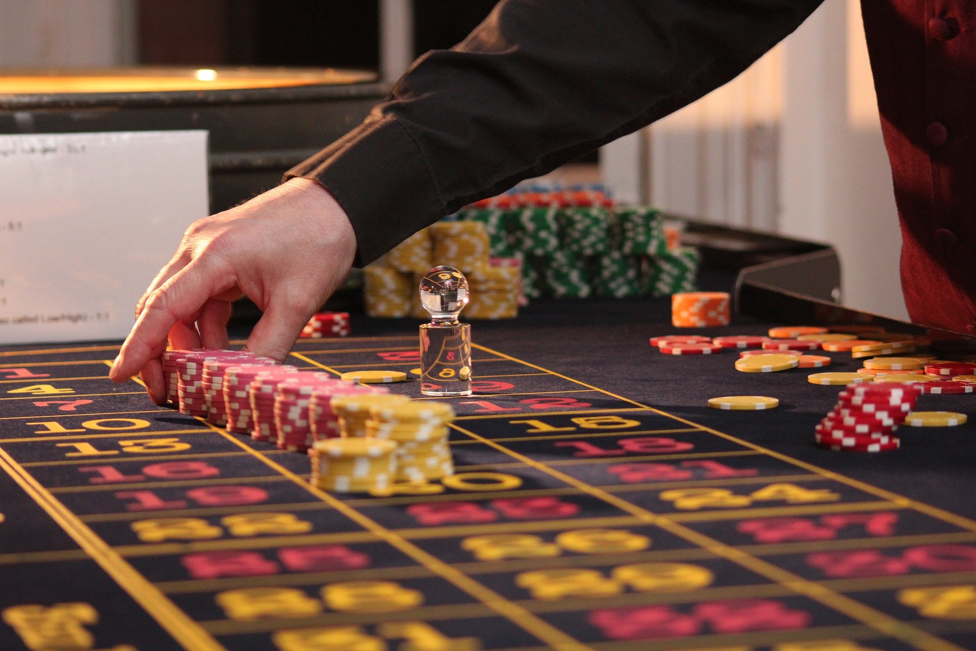 Winning at Online Casinos: Luck vs. Skill